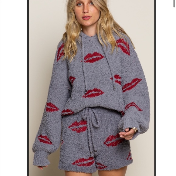 BERBER Cozy Lips Hooded Pullover - Picture 6 of 10